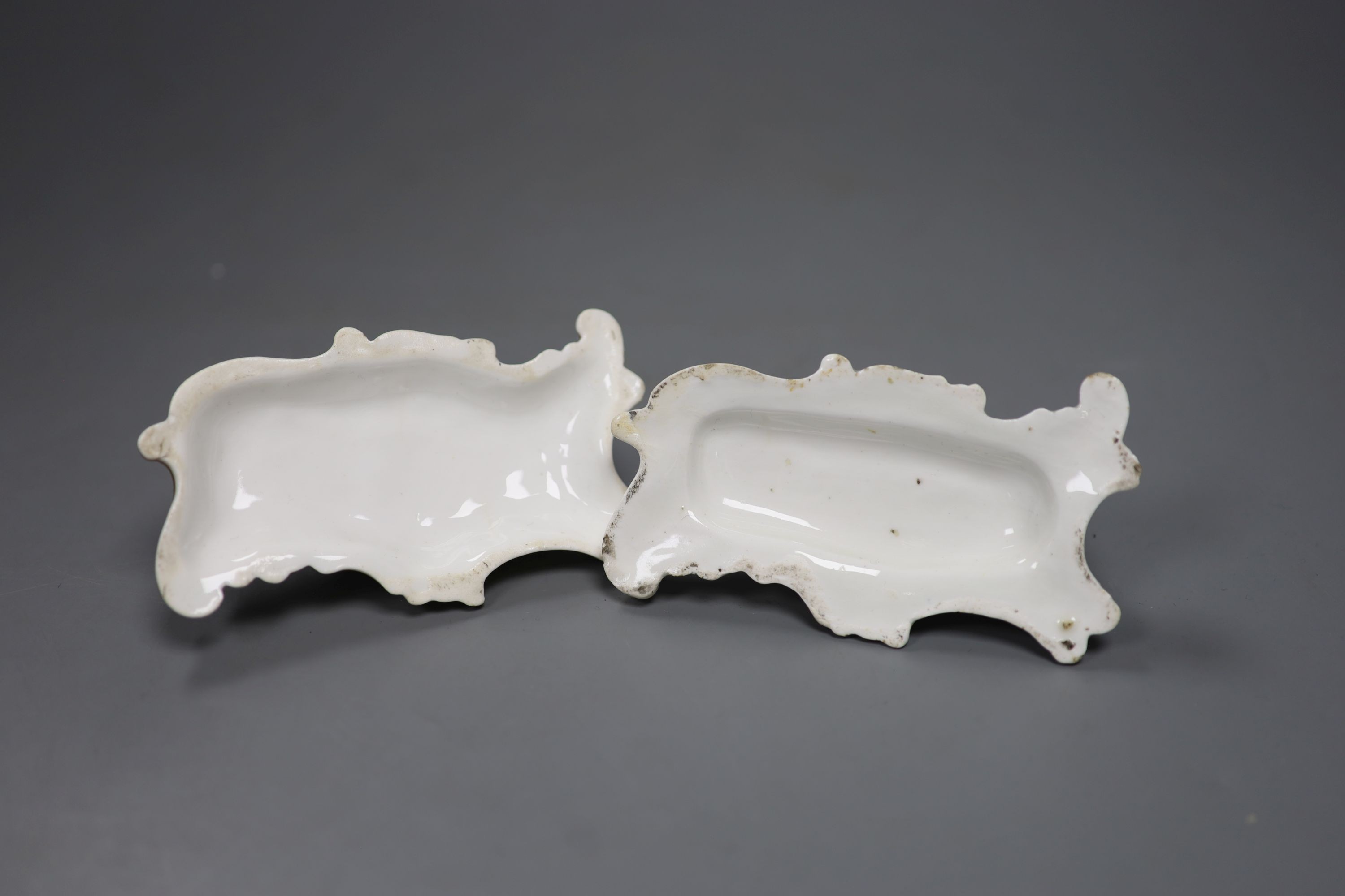 Two similar Staffordshire porcelain models of recumbent setters, c.1830-50, 12cm long